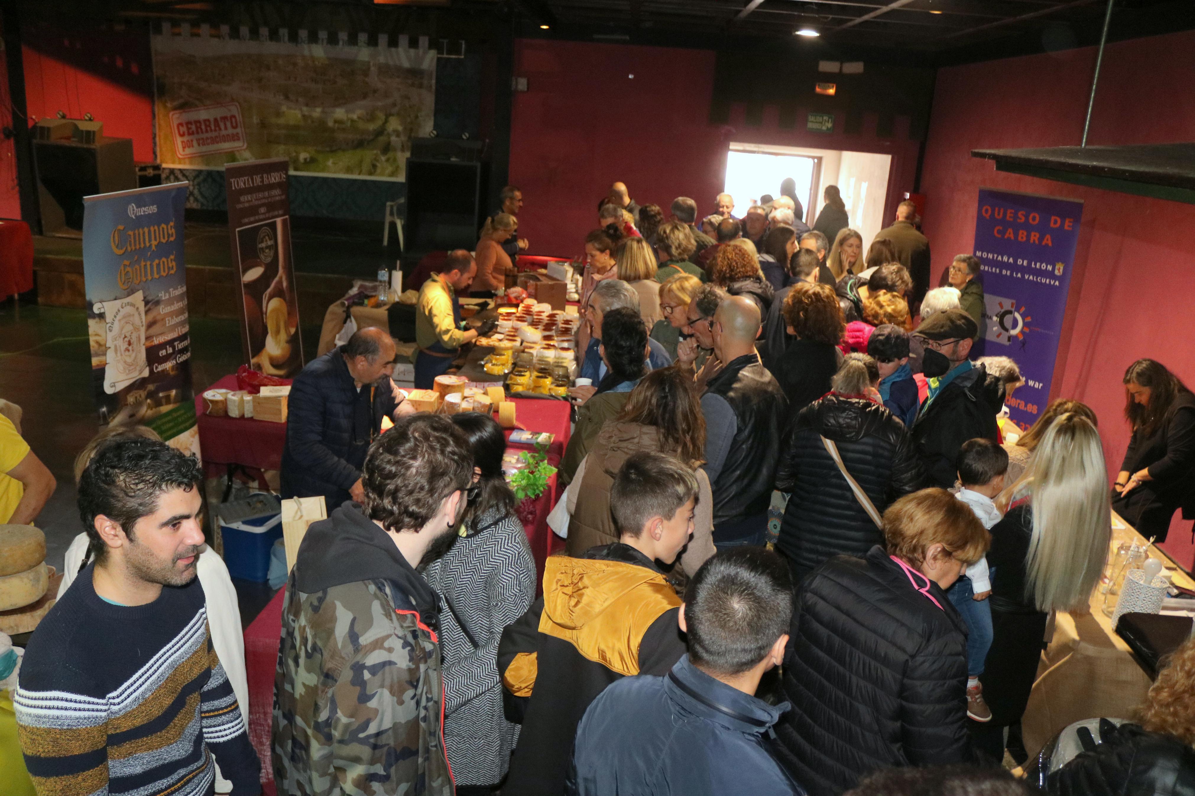 Baltanás celebró una multitudinaria feria del queso y el vino