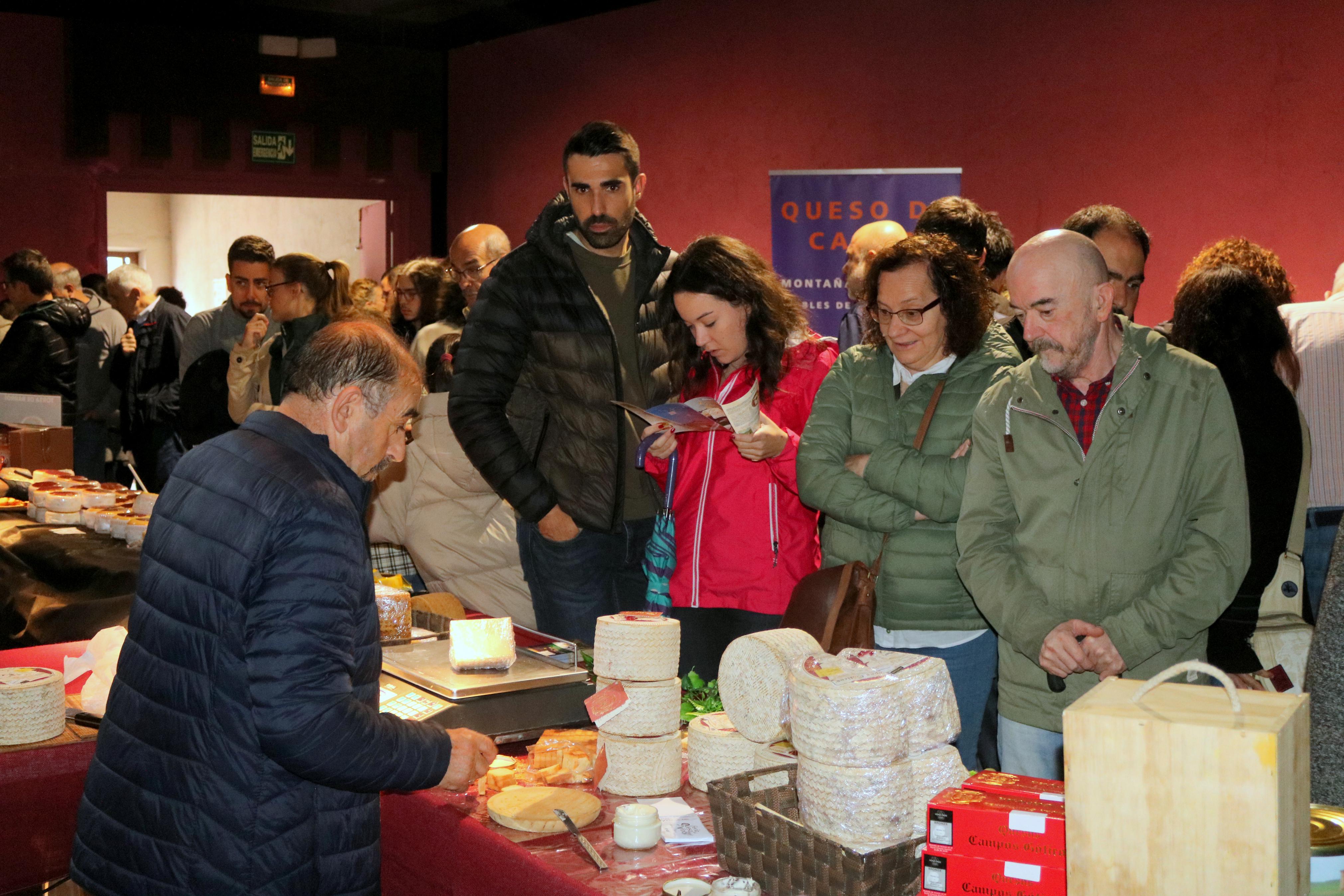 Baltanás celebró una multitudinaria feria del queso y el vino