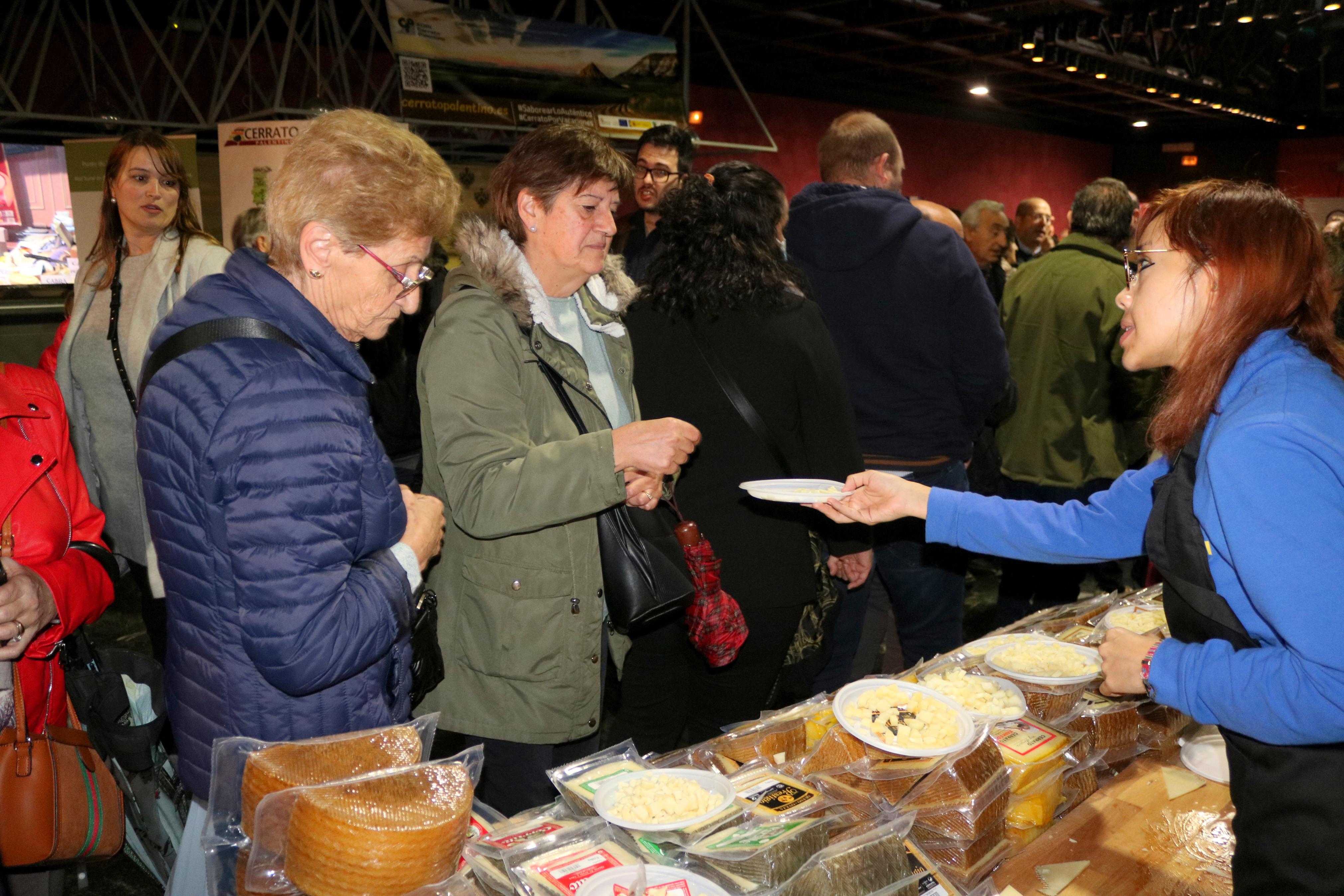 Baltanás celebró una multitudinaria feria del queso y el vino