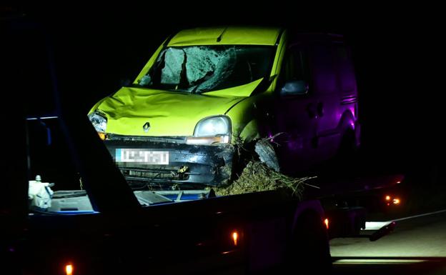 Mueren un padre y su hijo arrollados por una furgoneta en Velliza mientras paseaban