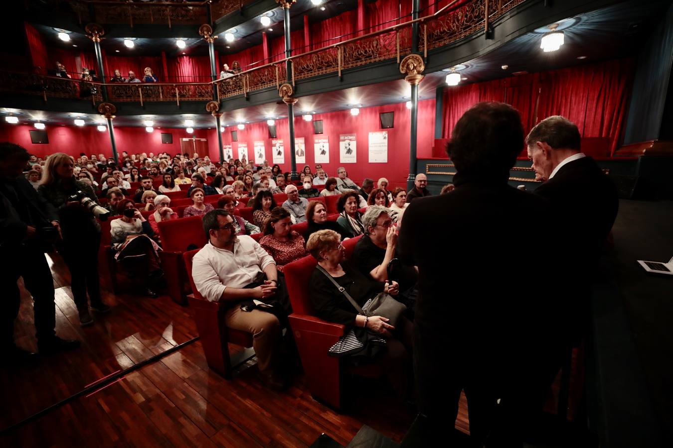 Fotos: El periodista, escritor y actor Ángel María de Pablos ya tiene su butaca en el Teatro Zorrilla de Valladolid