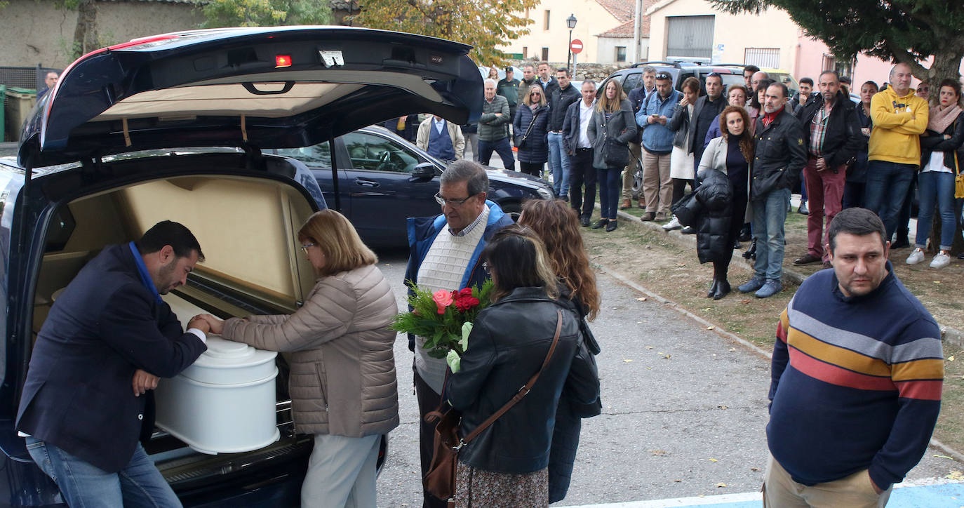 Funeral de Olivia en Torrecaballeros. 