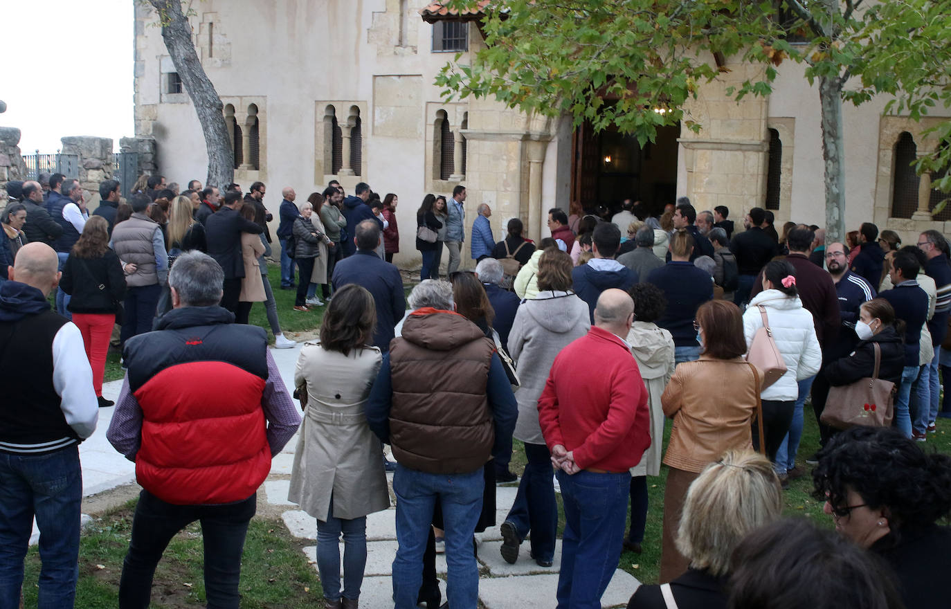 Funeral de Olivia en Torrecaballeros. 