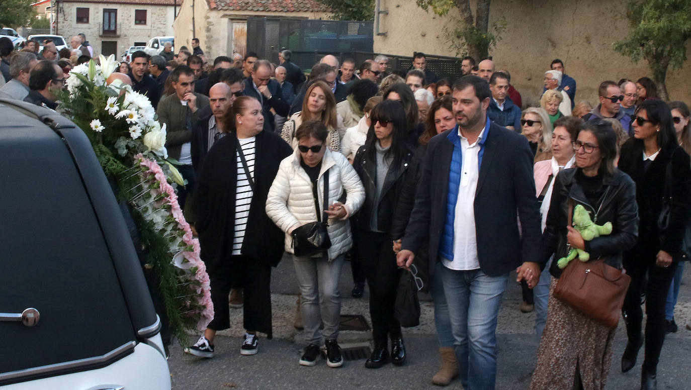 Funeral de Olivia en Torrecaballeros. 