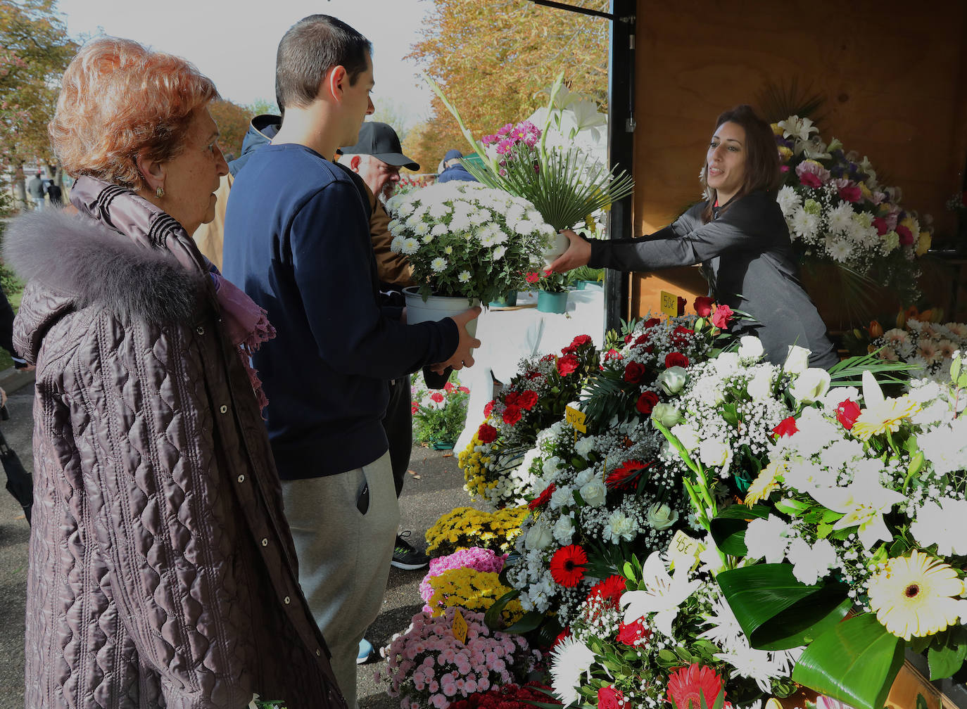 Fotos: Palencia recuerda a sus difuntos en Todos los Santos