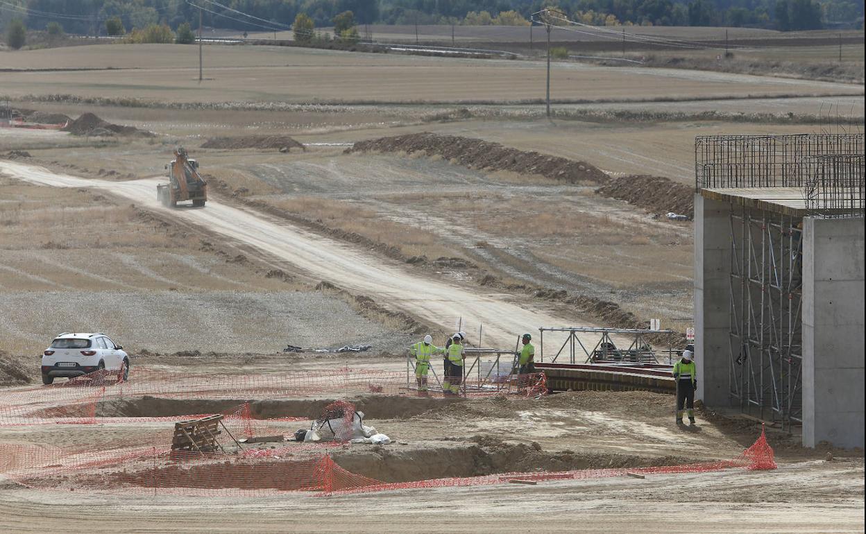 Obras del AVE, este mes pasado en las inmediaciones de Amusco. 