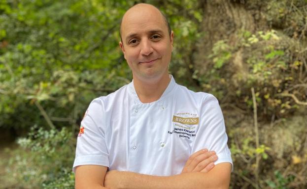 Imagen principal - El vallisoletano Alejandro San José se enfrenta a otros 15 cocineros en el VI Campeonato Mundial de Tapas