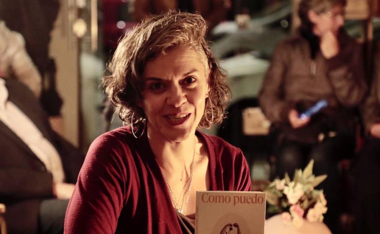 Macarena Trigo, durante la presentación de 'Como puedo' en la librería La Perecquiana. 
