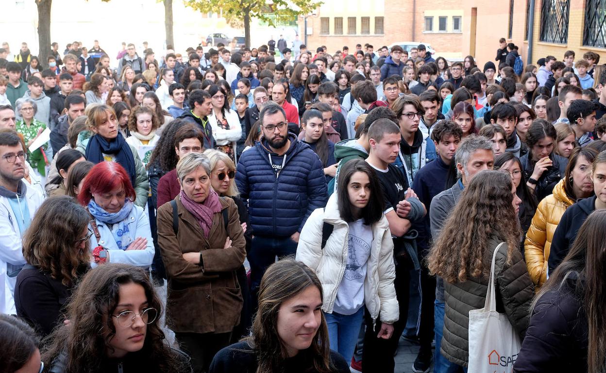 Concentración celebrada el miércoles en Valladolid en el instituto donde estudió Teresa.