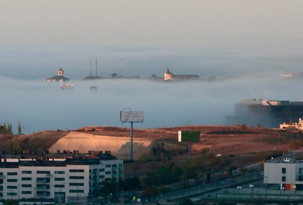 Fotos: Valladolid amanece envuelta en un fino manto de niebla