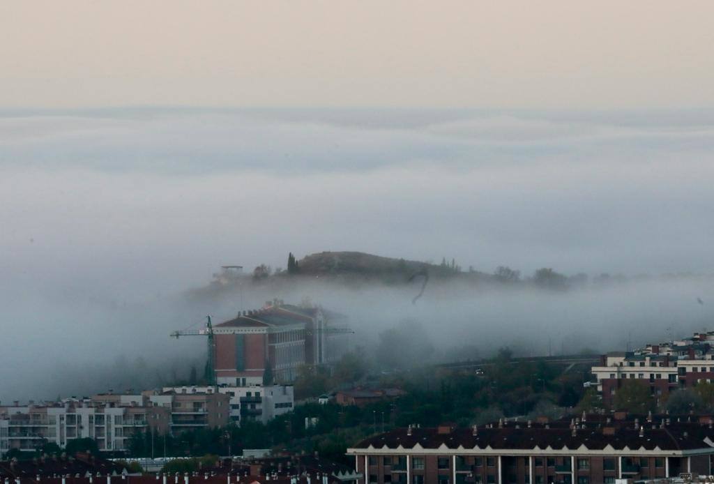 Fotos: Valladolid amanece envuelta en un fino manto de niebla