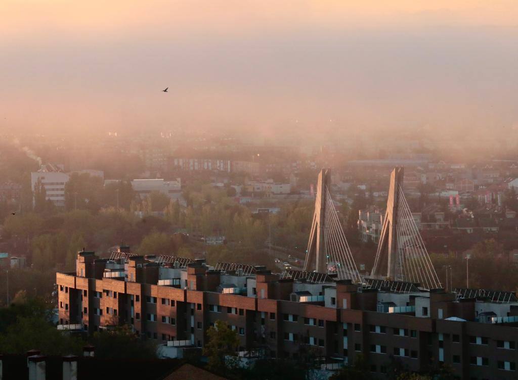 Fotos: Valladolid amanece envuelta en un fino manto de niebla