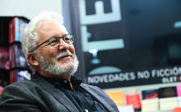 Héctor Abad Faciolince, antes de presentar 'Salvo mi corazón, todo está bien', en la librería Oletvm. 