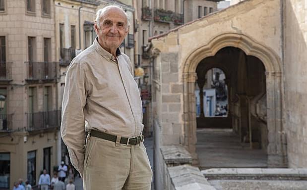 Pedro Montarelo posa para la entrevista en una calle de Segovia.