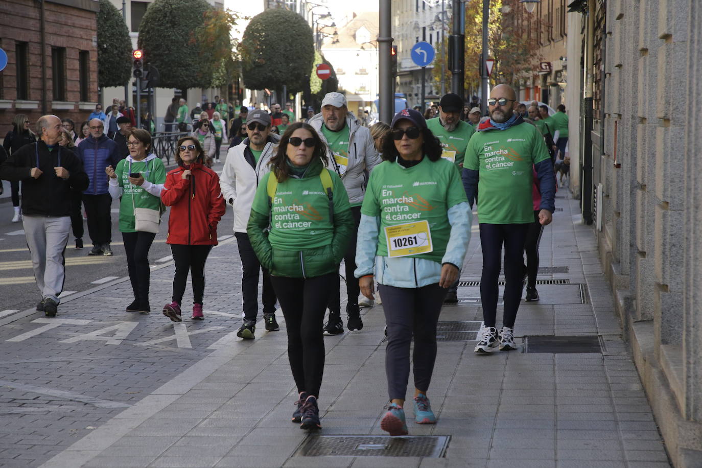 Fotos: La marcha contra el cáncer llena Valladolid de verde