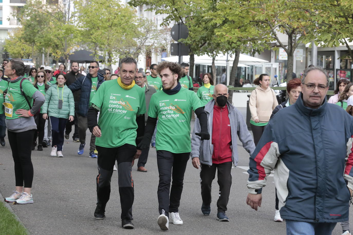 Fotos: La marcha contra el cáncer llena Valladolid de verde