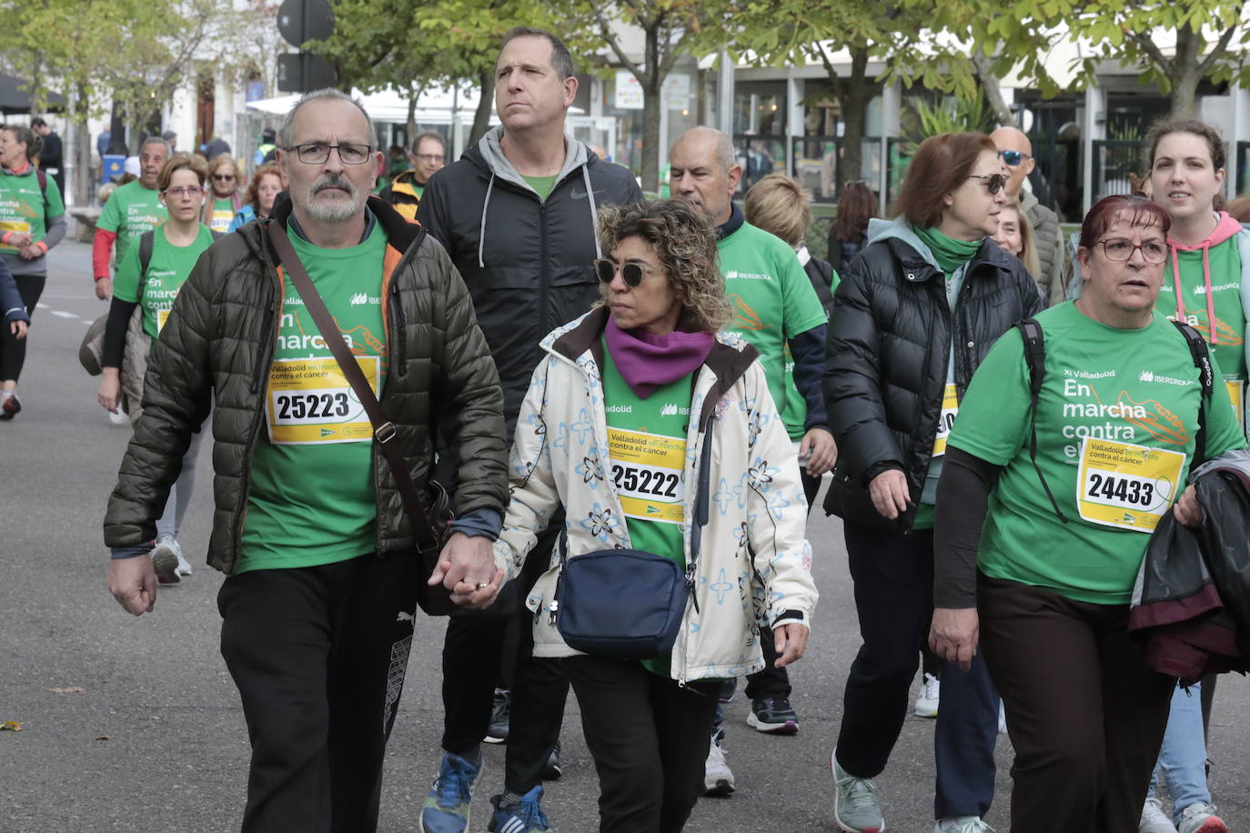 Fotos: La marcha contra el cáncer llena Valladolid de verde