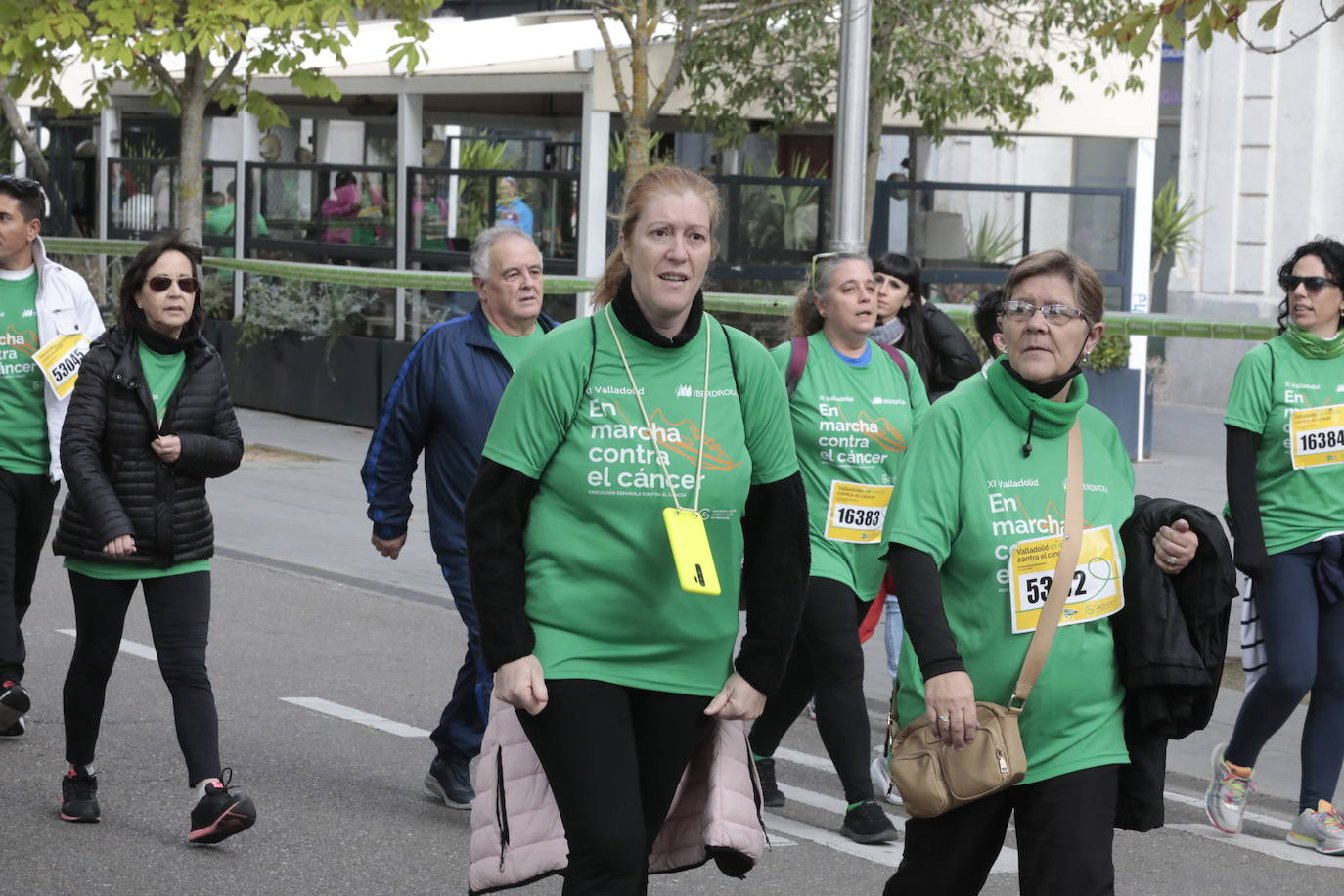 Fotos: La marcha contra el cáncer llena Valladolid de verde