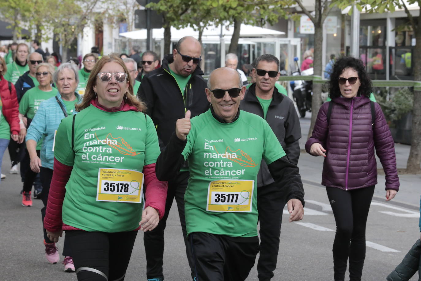 Fotos: La marcha contra el cáncer llena Valladolid de verde