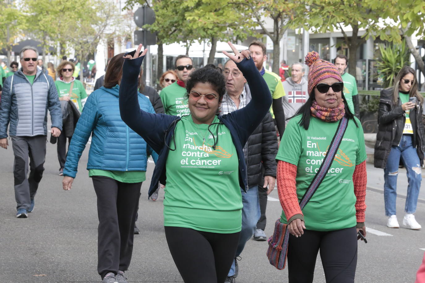 Fotos: La marcha contra el cáncer llena Valladolid de verde