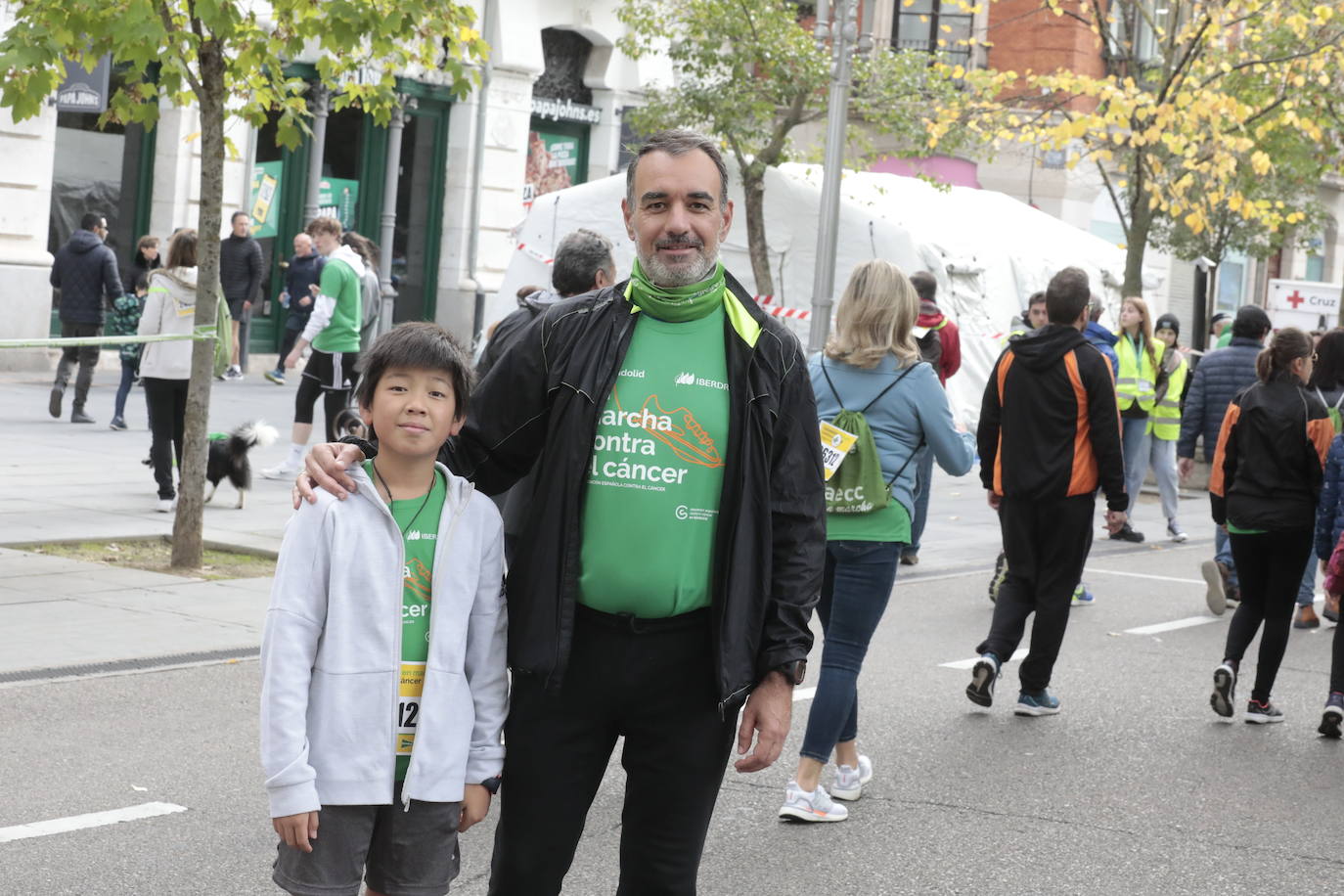 Fotos: La marcha contra el cáncer llena Valladolid de verde