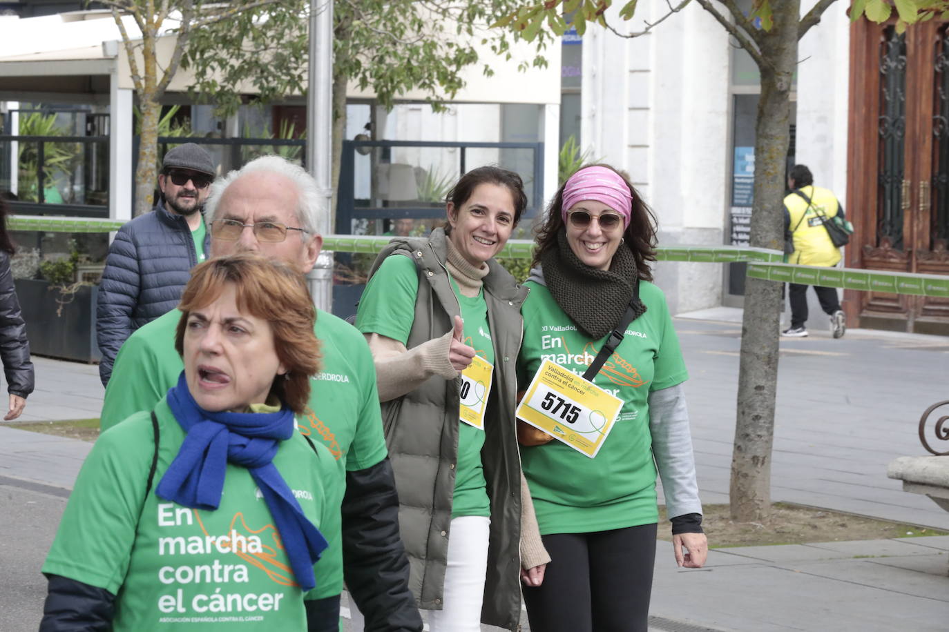 Fotos: La marcha contra el cáncer llena Valladolid de verde