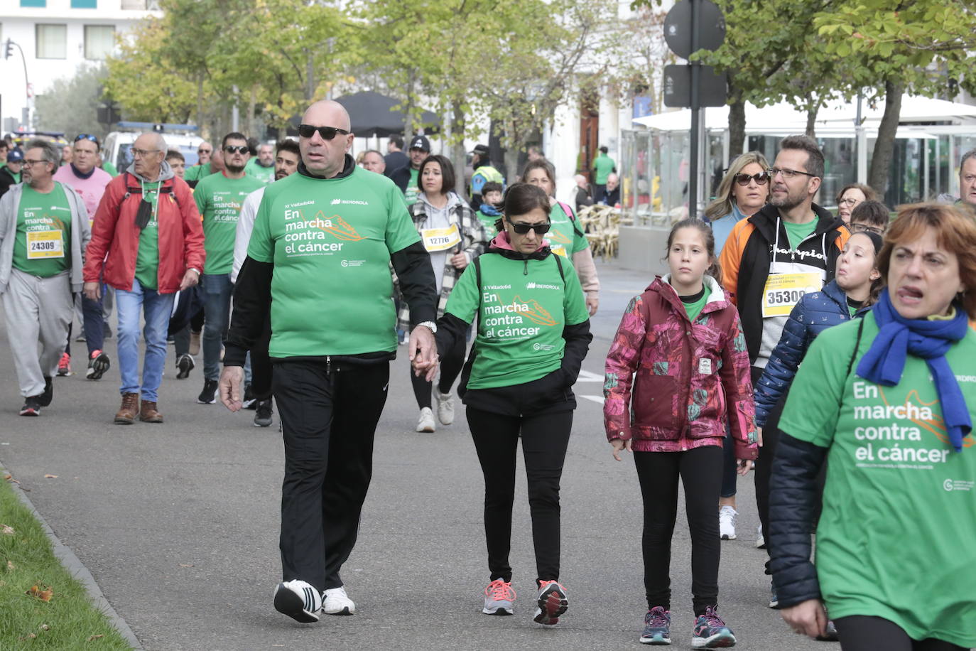 Fotos: La marcha contra el cáncer llena Valladolid de verde