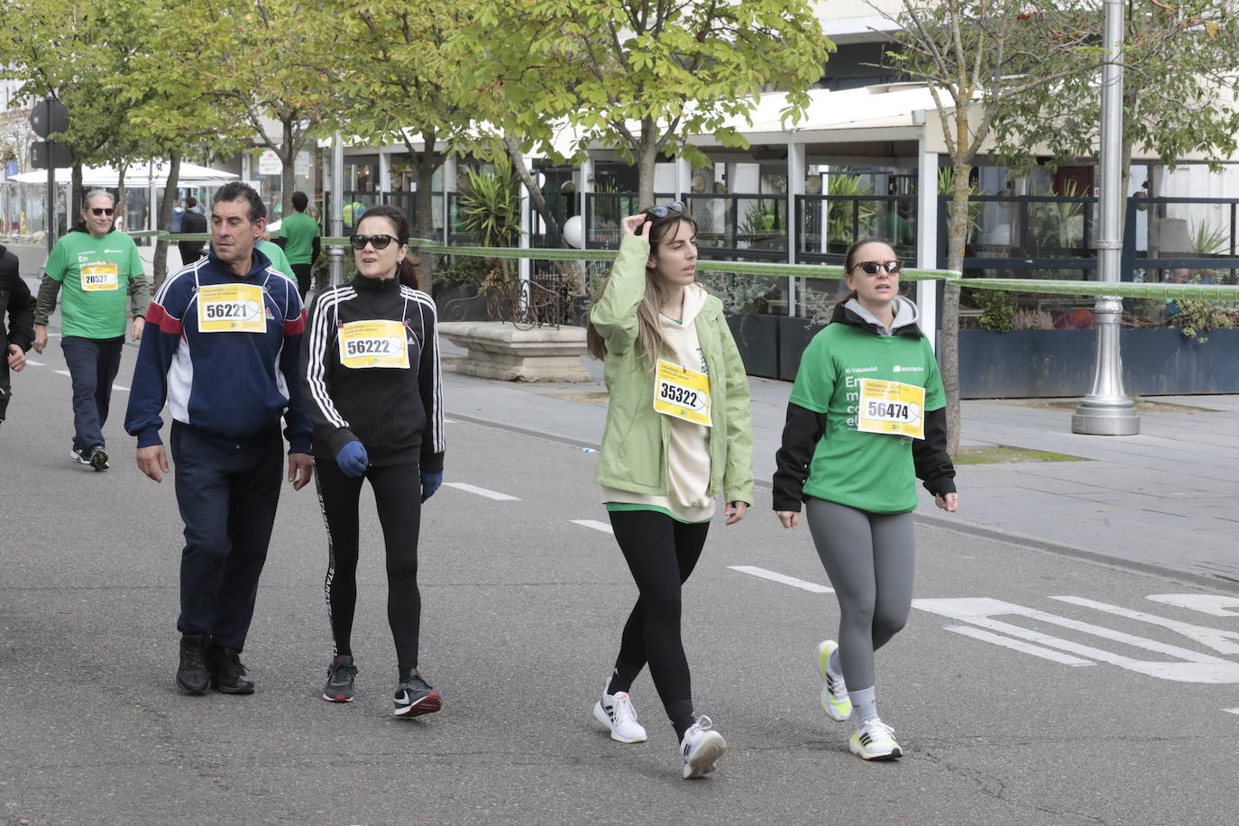 Fotos: La marcha contra el cáncer llena Valladolid de verde