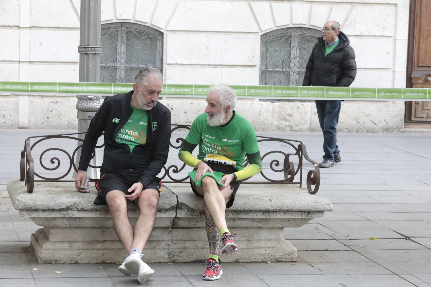 Fotos: La marcha contra el cáncer llena Valladolid de verde