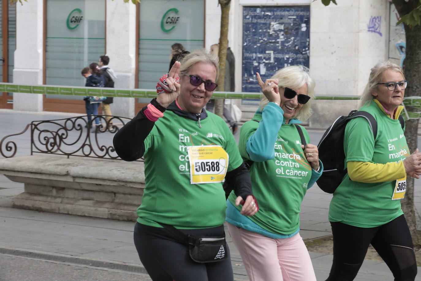 Fotos: La marcha contra el cáncer llena Valladolid de verde