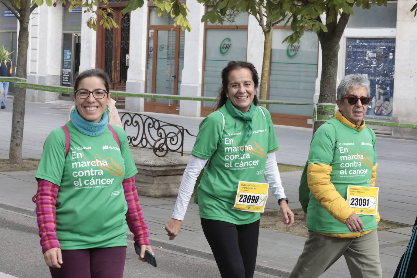 Fotos: La marcha contra el cáncer llena Valladolid de verde