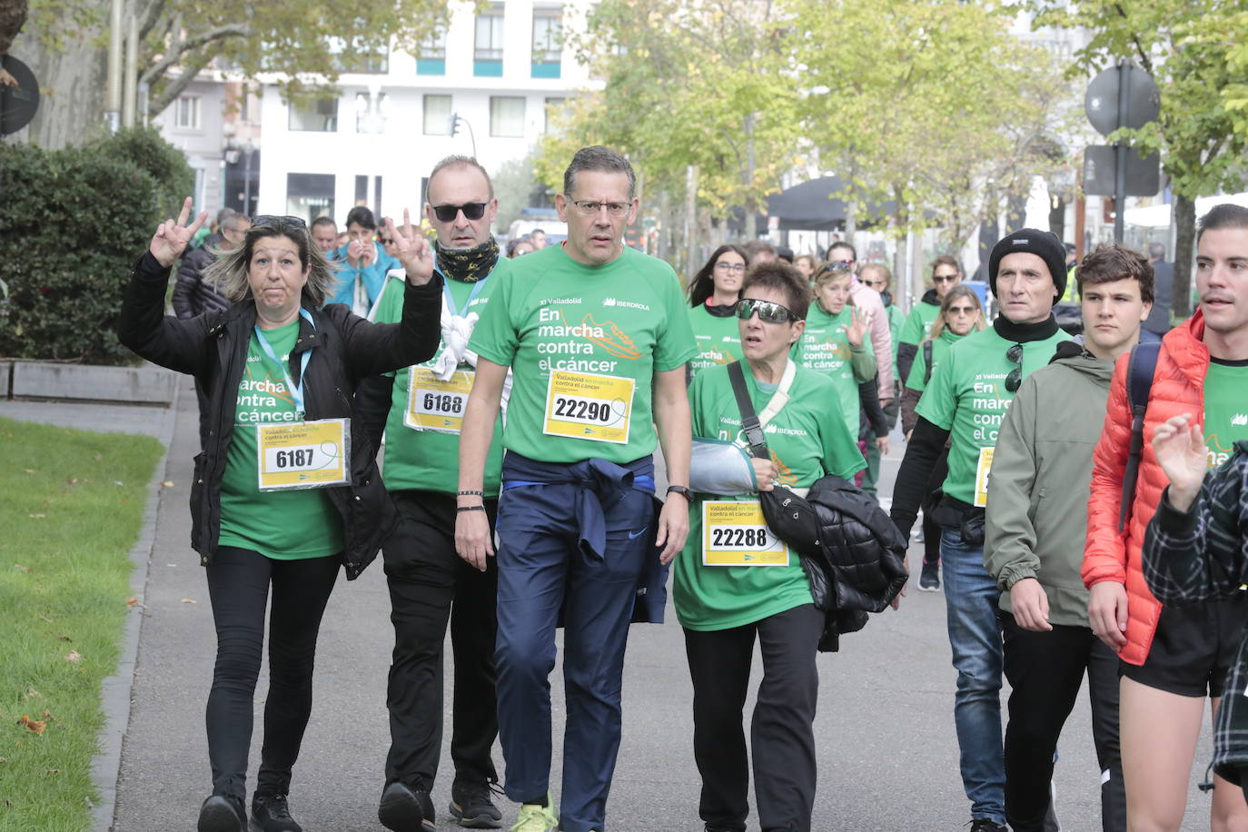 Fotos: La marcha contra el cáncer llena Valladolid de verde