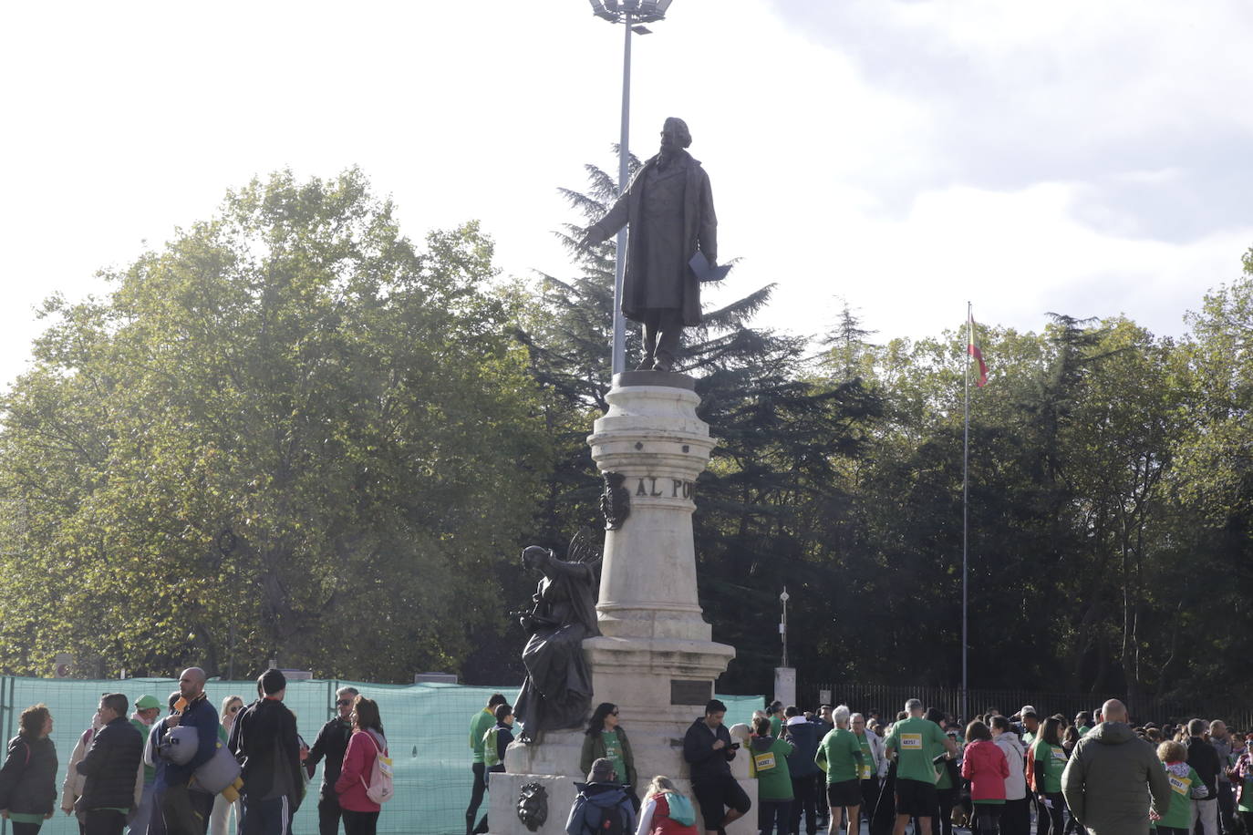 Fotos: La marcha contra el cáncer llena Valladolid de verde