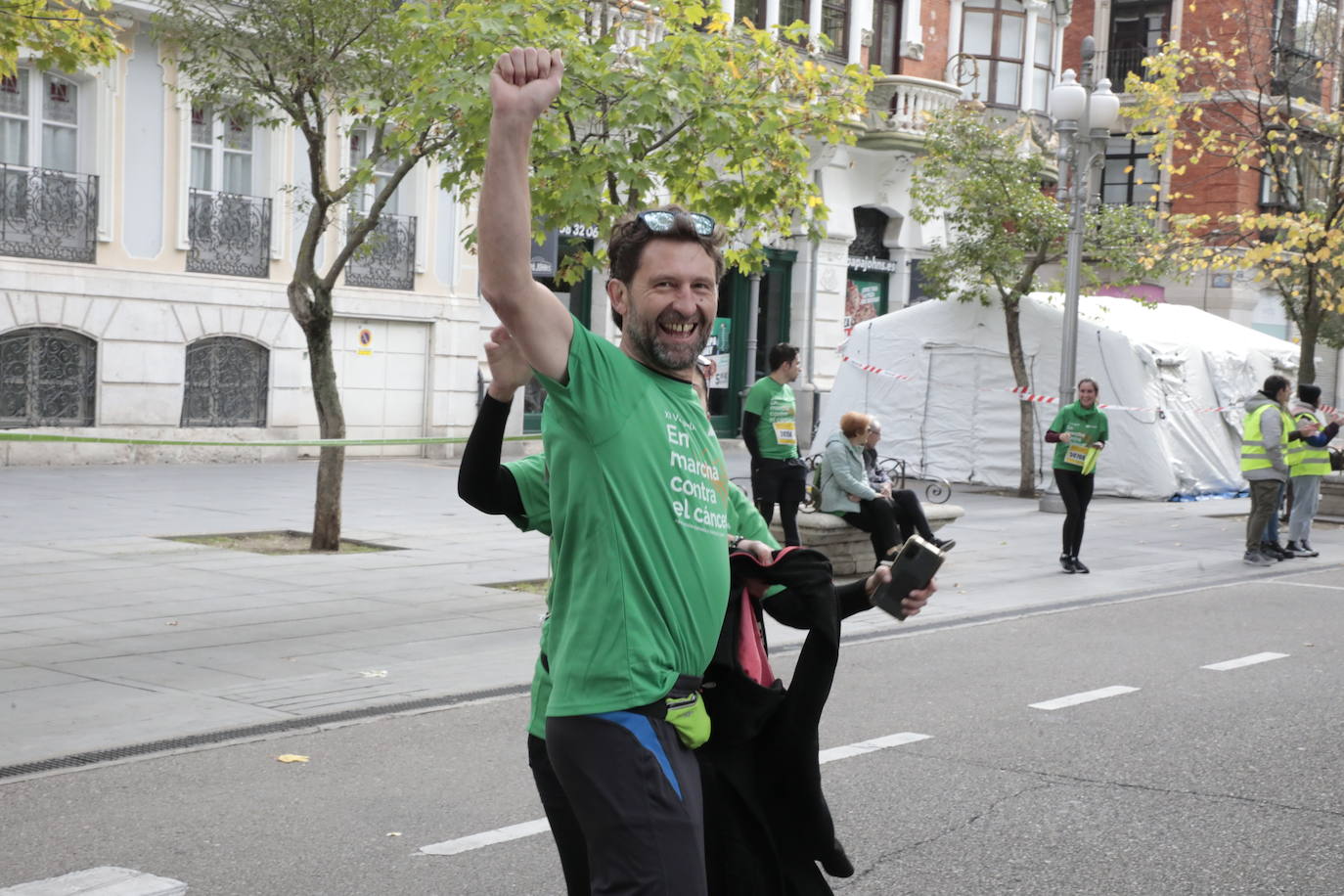 Fotos: La marcha contra el cáncer llena Valladolid de verde