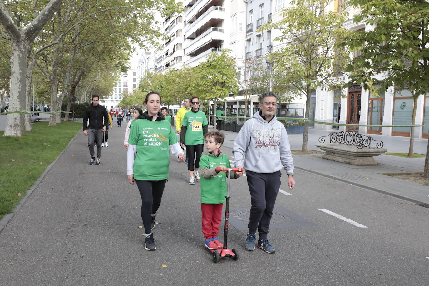 Fotos: La marcha contra el cáncer llena Valladolid de verde