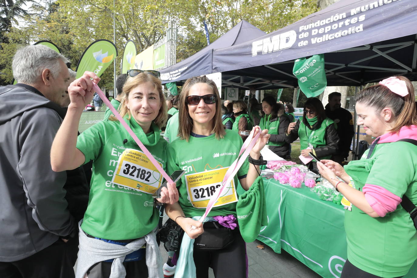 Fotos: La marcha contra el cáncer llena Valladolid de verde