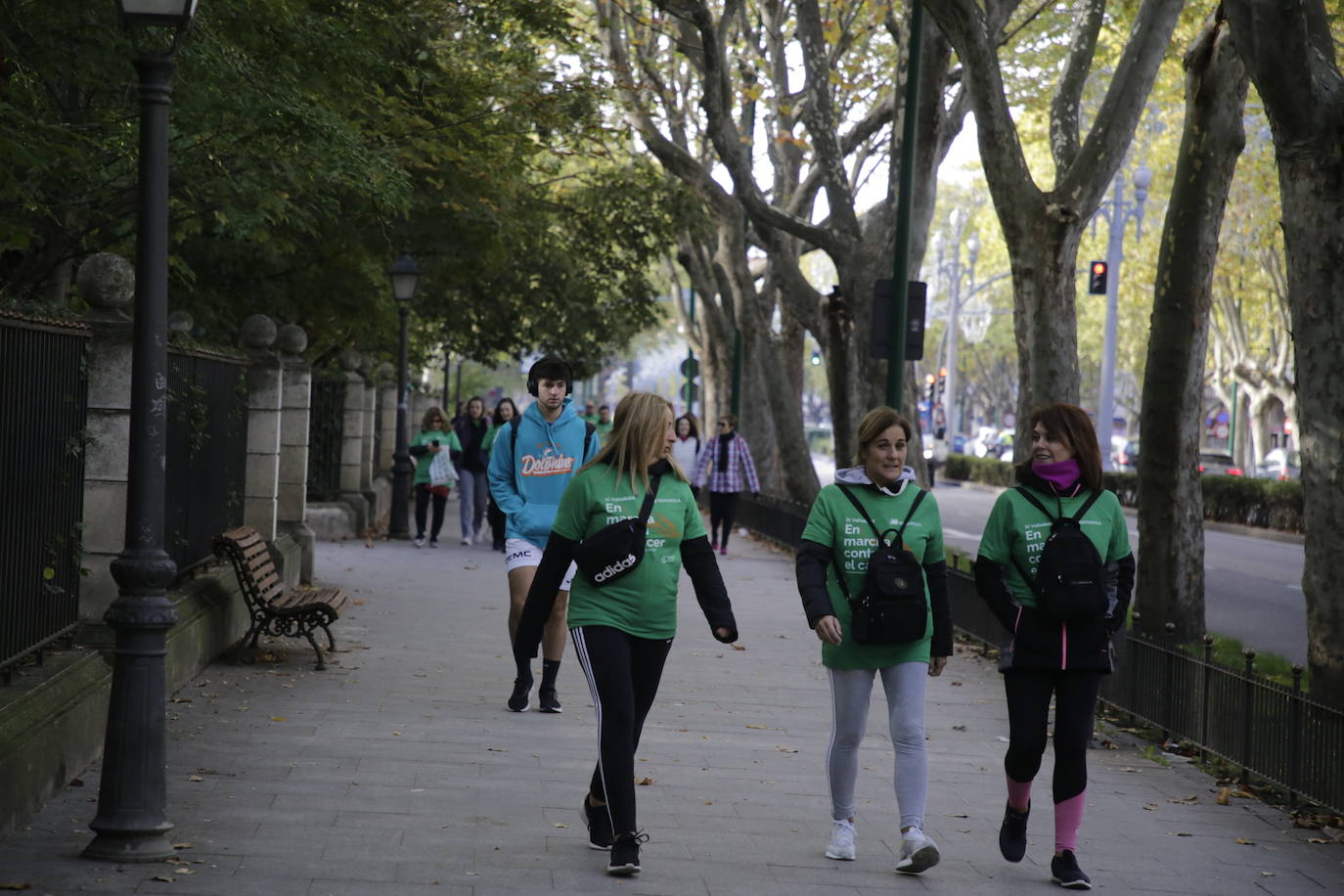 Fotos: La marcha contra el cáncer llena Valladolid de verde