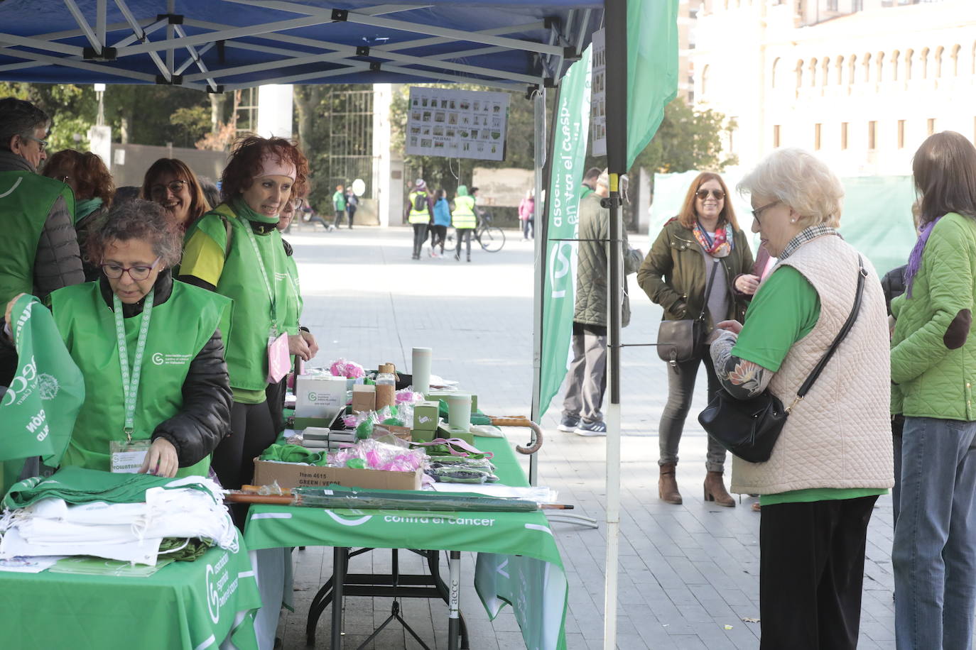 Fotos: La marcha contra el cáncer llena Valladolid de verde