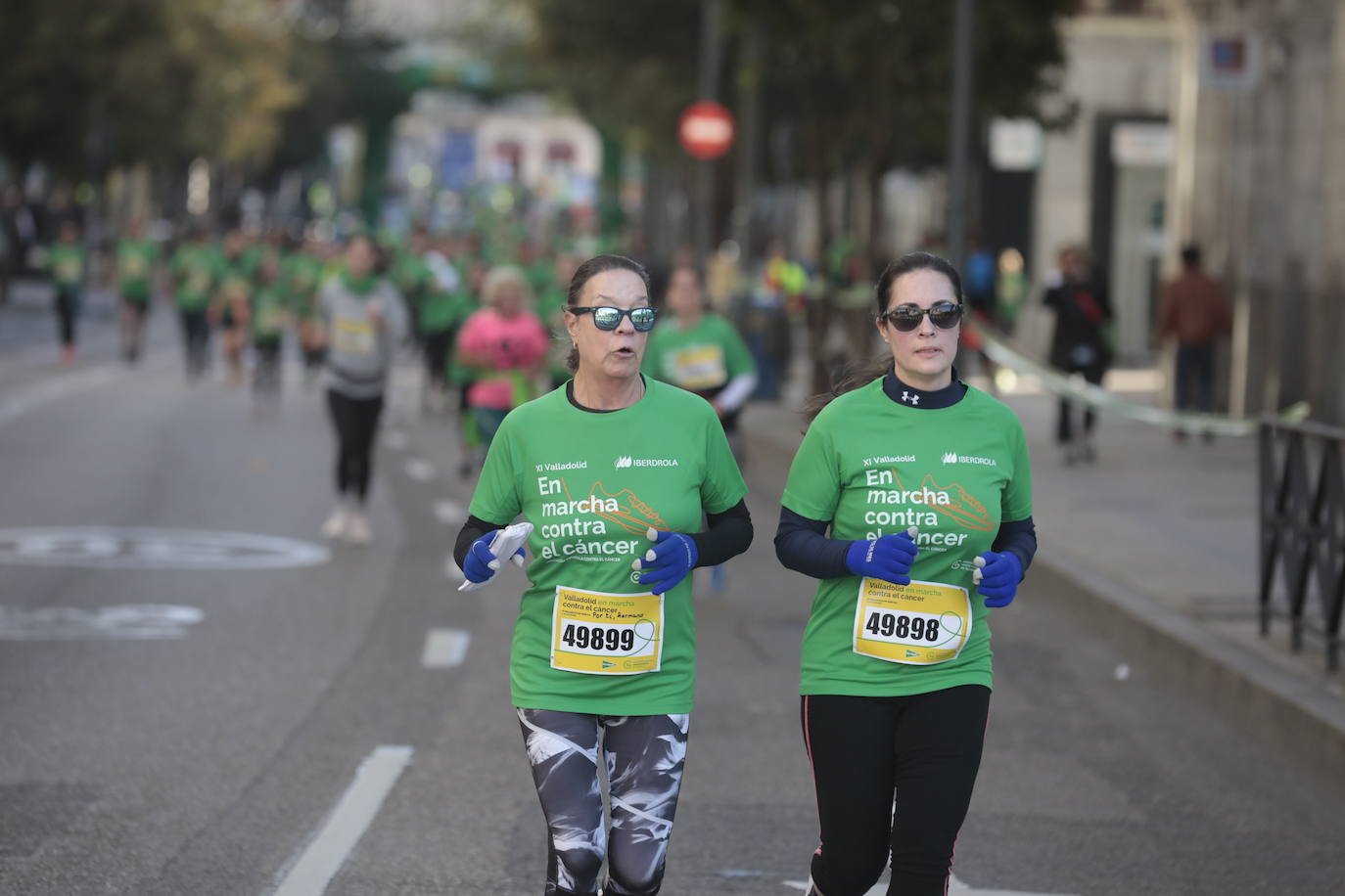 Fotos: La marcha contra el cáncer llena Valladolid de verde