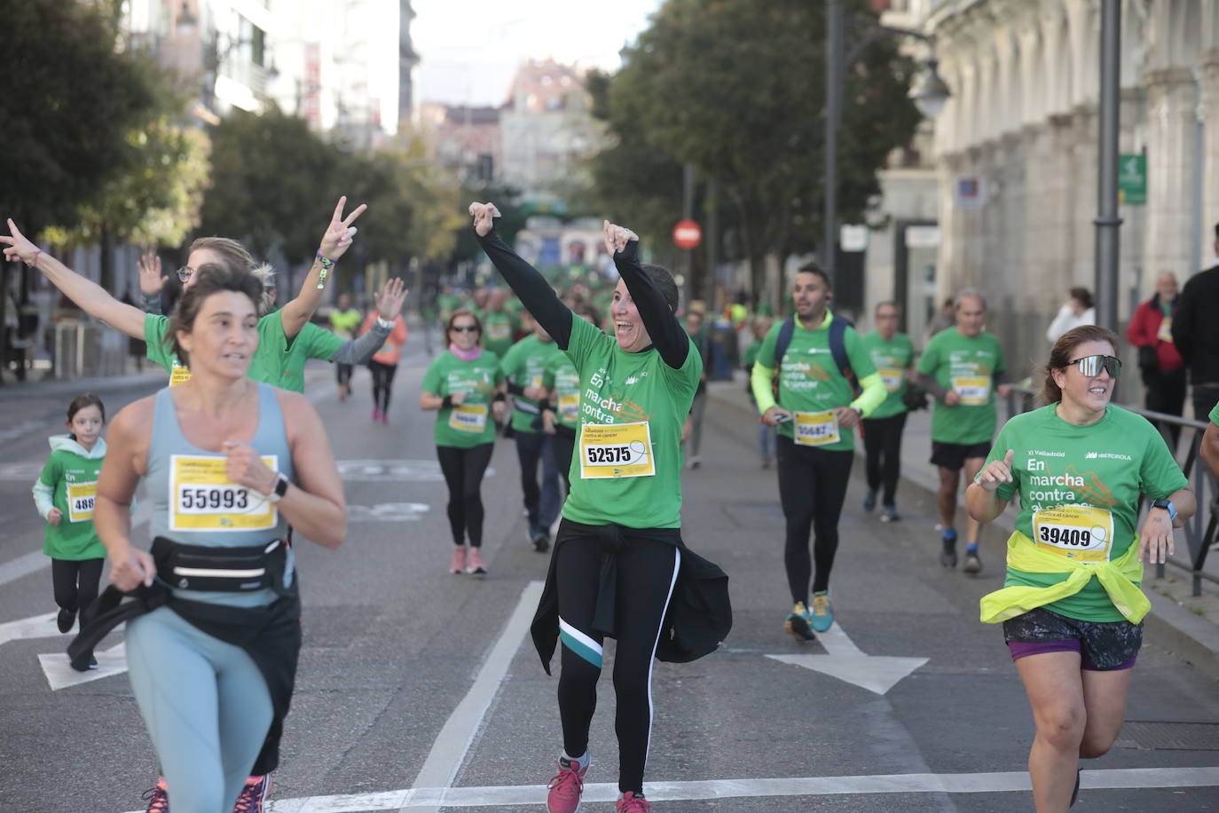 Fotos: La marcha contra el cáncer llena Valladolid de verde