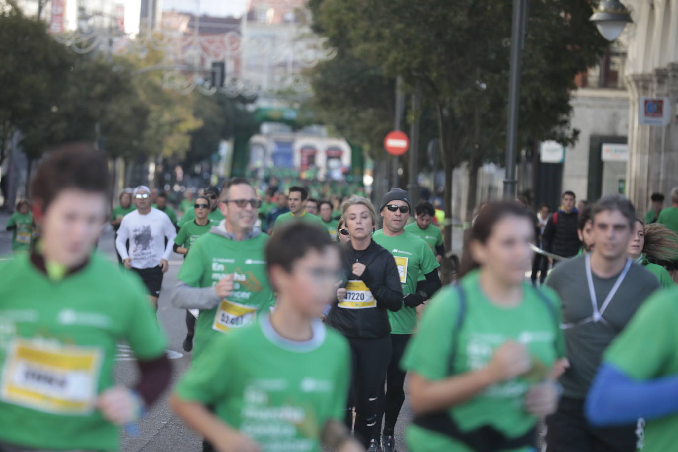 Fotos: La marcha contra el cáncer llena Valladolid de verde