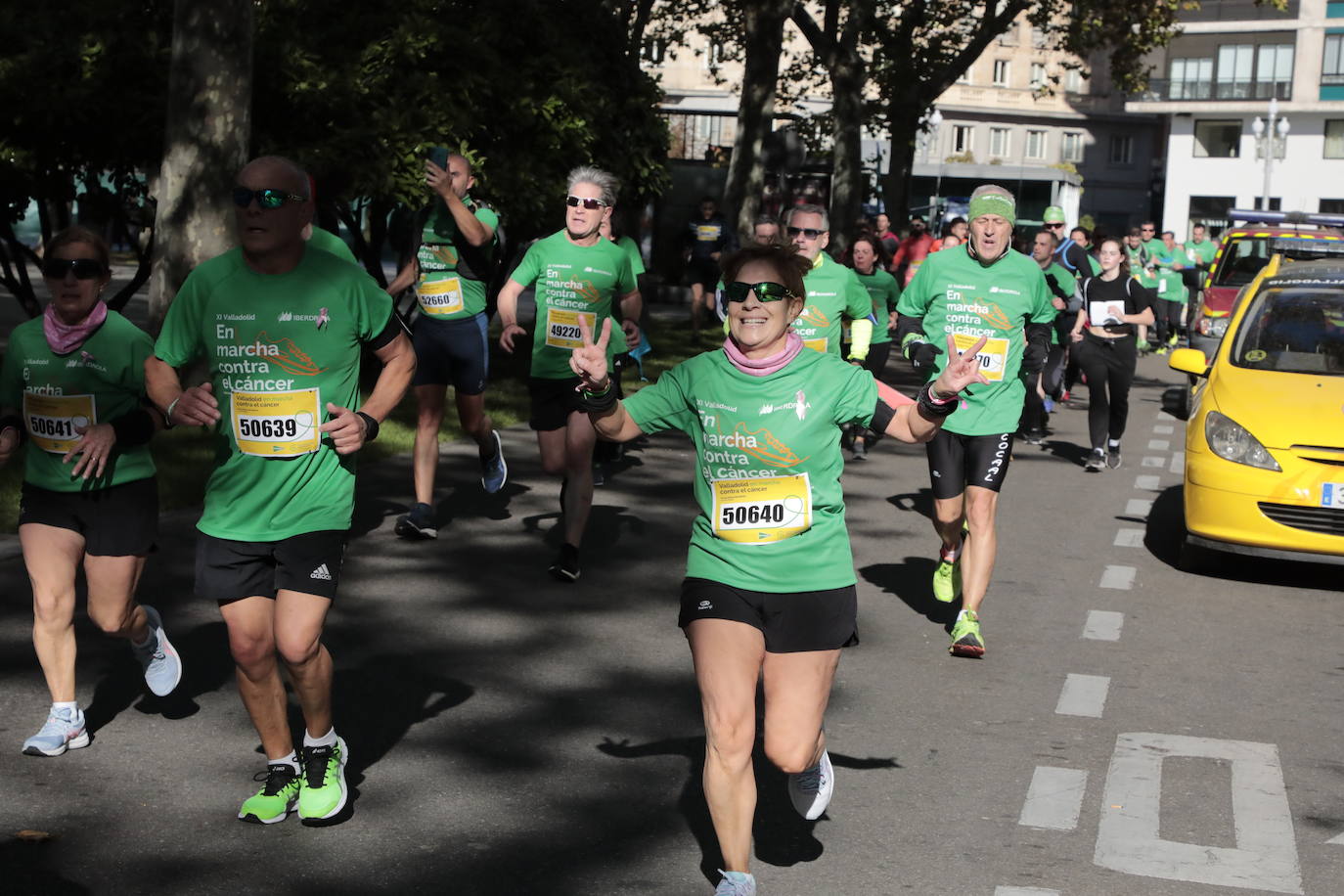 Fotos: La marcha contra el cáncer llena Valladolid de verde