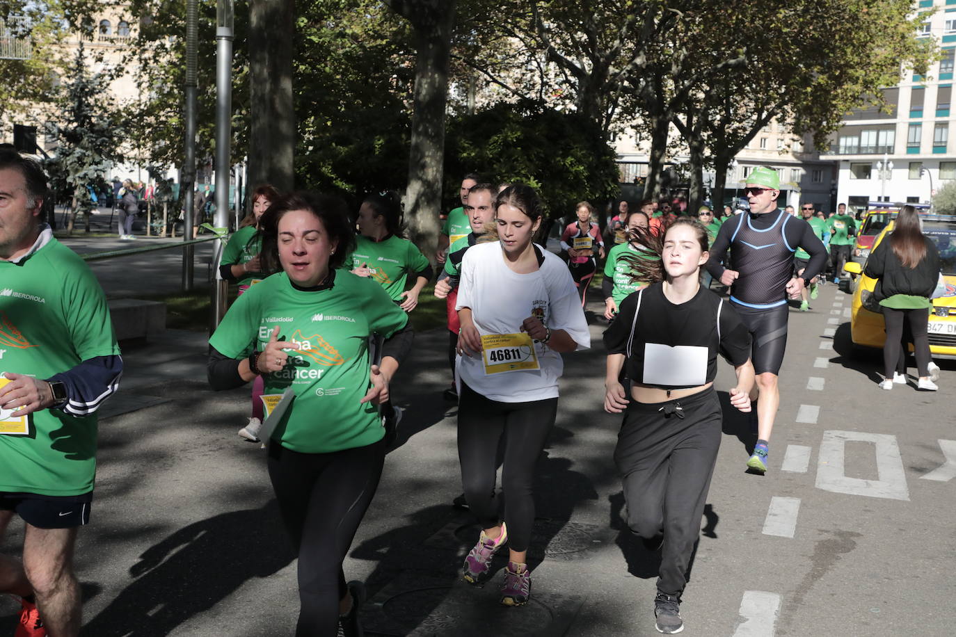 Fotos: La marcha contra el cáncer llena Valladolid de verde