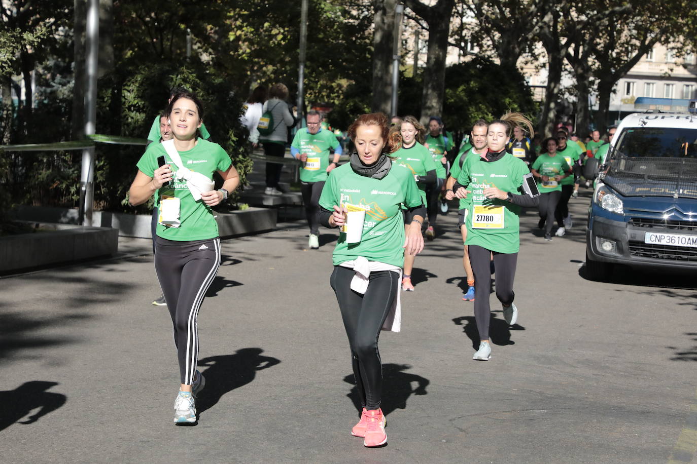 Fotos: La marcha contra el cáncer llena Valladolid de verde