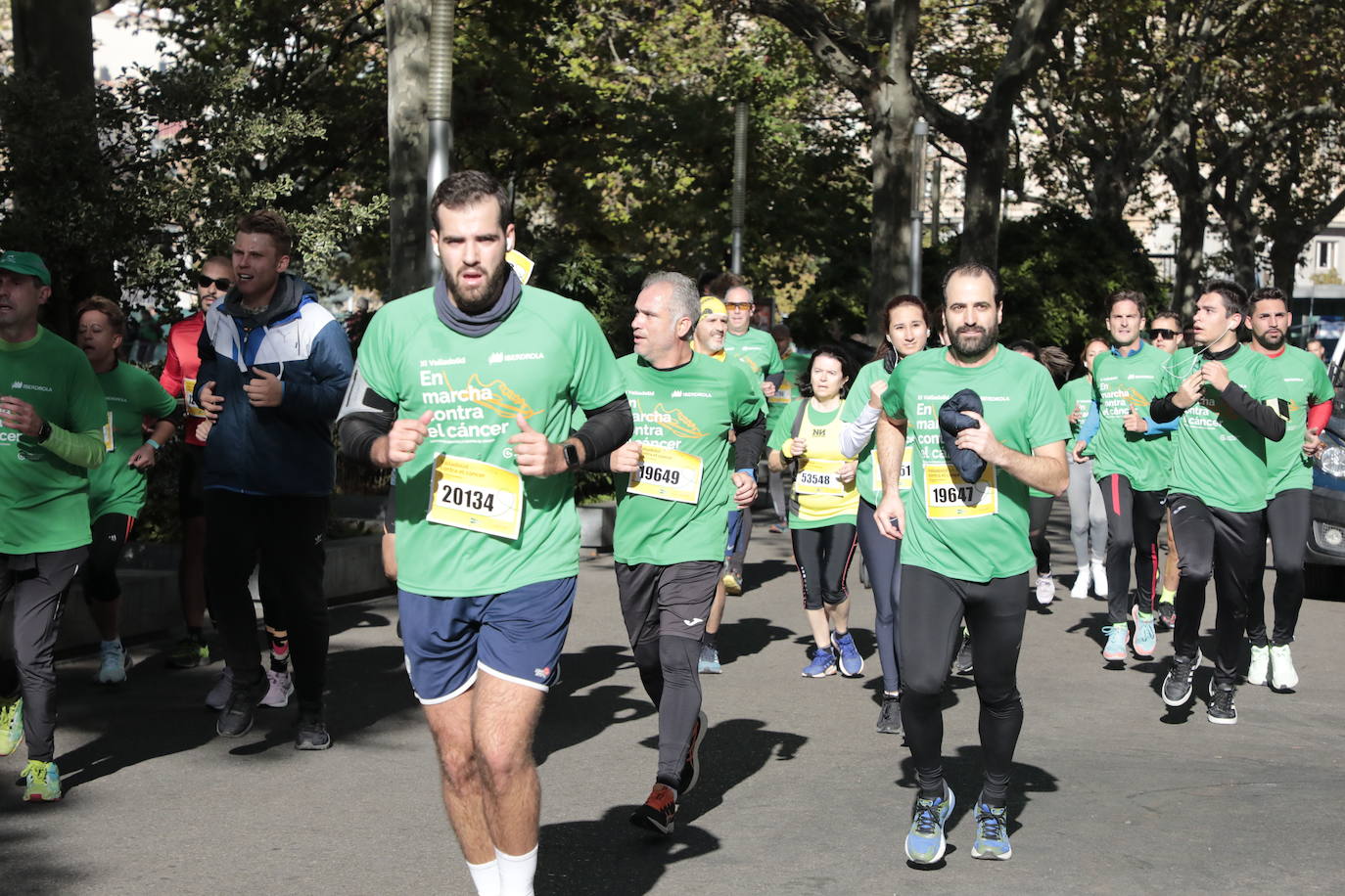 Fotos: La marcha contra el cáncer llena Valladolid de verde