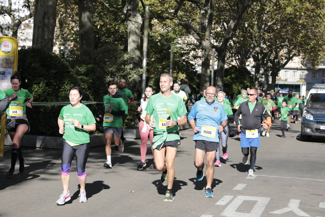 Fotos: La marcha contra el cáncer llena Valladolid de verde