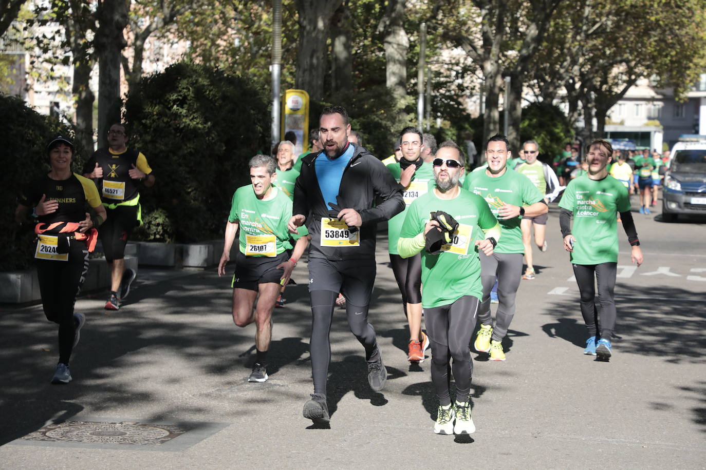 Fotos: La marcha contra el cáncer llena Valladolid de verde