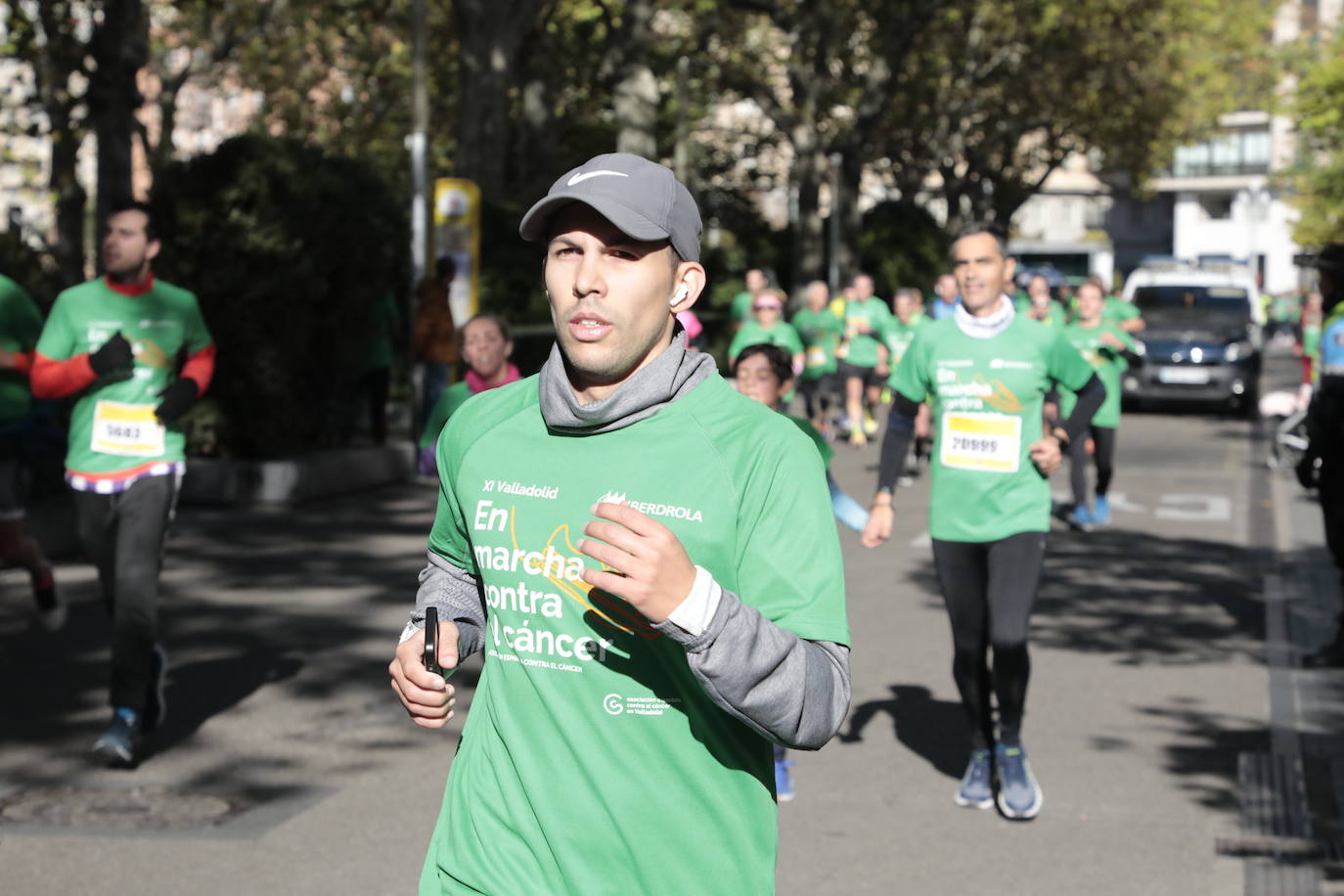 Fotos: La marcha contra el cáncer llena Valladolid de verde