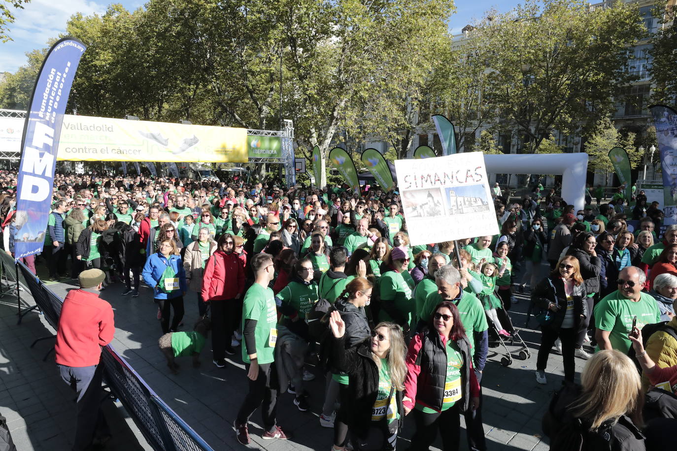 Fotos: La marcha contra el cáncer llena Valladolid de verde