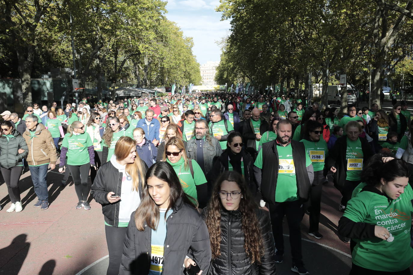 Fotos: La marcha contra el cáncer llena Valladolid de verde